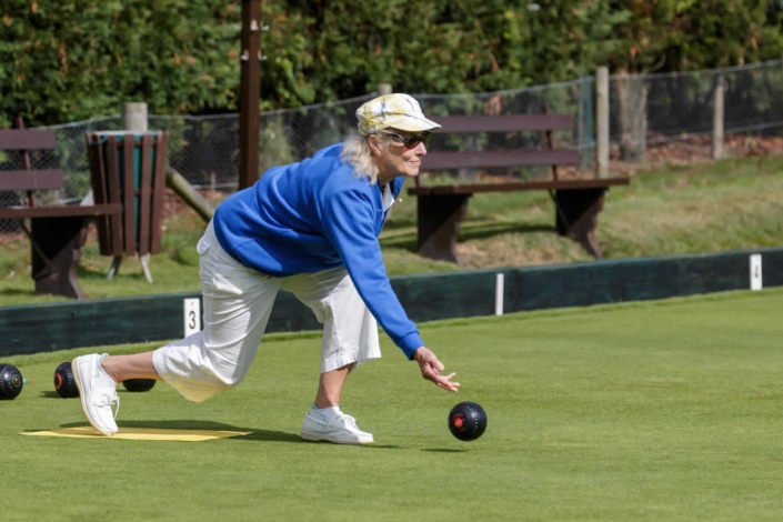 Lawn bowler having a roll up
